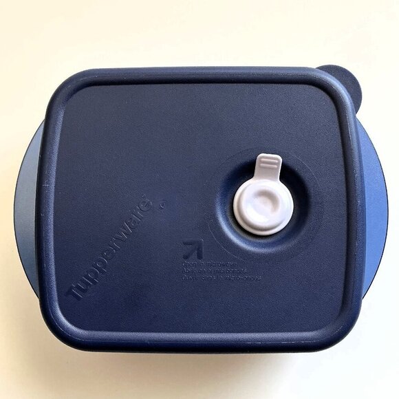 TUPPERWARE VENT N SERVE WITH LID - Picture 1 of 10